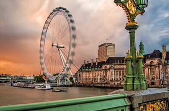 London Eye og Themsen om aftenen, England