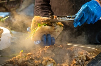 Streetfood på marked i London, England