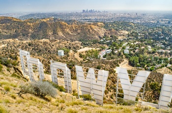 Hollywood skiltet set bagfra, Los Angeles i USA