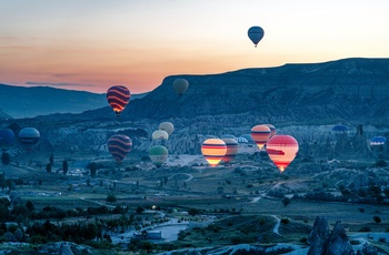 Luftballoner nær Göreme i Kappadokien - Foto: Daniel Sessler, Unsplash