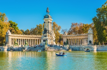 Monument til Kong Alfonso XII i El Retiro park i Madrid, Spanien