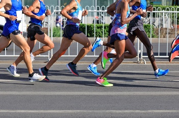 Marathon løb på vej i by