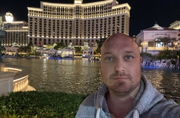 Martin foran The Bellagio i Las Vegas - rejsespecialist i Lyngby