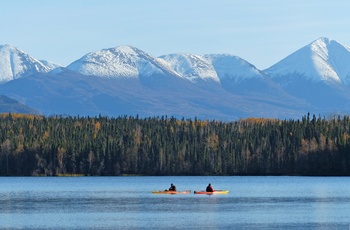 Martin Bo i kajak på en af de smukke søer i Alaska - rejsespecialist i Vejle