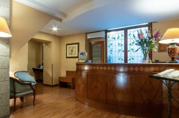 Massimo Plaza i Palermo - Receptionen