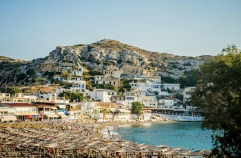 Matala by og strand på Kreta - Foto: Leonhard Niederwimmer, Unsplash