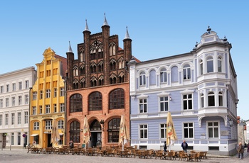 Udsmykkede facader i Stralsund i Mecklenburg-Vorpommern, Tyskland