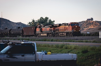 Tog på vej gennem Medora, North Dakota