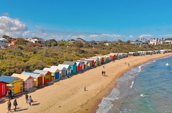 Brighton Beach med de farverige badehuse nær Melbourne - Australien
