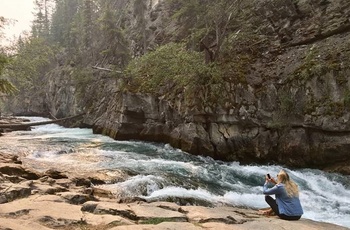 Mette i Maligne Canyon - Canada  - rejsespecialist fra Canada