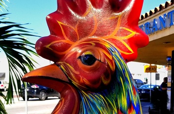 Farverig skulptur i Little Havana i Miami, Florida i USA