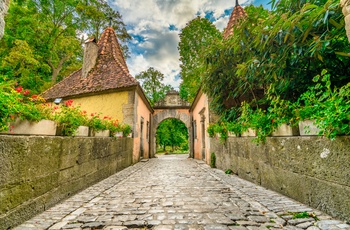 Indgang til slotshaven via Burgtor i Rothenburg ob der Tauber - Sydtyskland