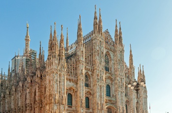 Facaden på Domkirken Duomo di Milano - Italien