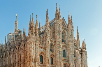 Facaden på Domkirken Duomo di Milano - Italien