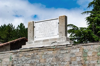 Mindesten for Leopold II, storhertug af Toscana, ved Muraglione-passet i Toscana - Italien