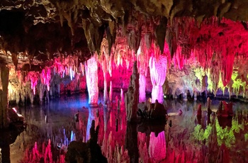 Meramec Caverns, drypstenshuler i Missouri - USA