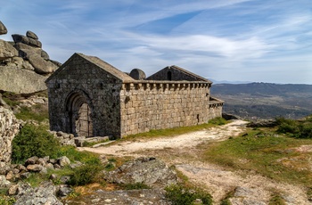 Monsanto, Portugal - kapellet Capela de São Miguel