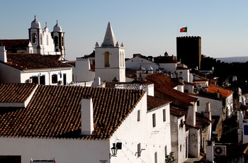 Monsaraz, Alentejo, Portugal - byens tage mod borgtårnet