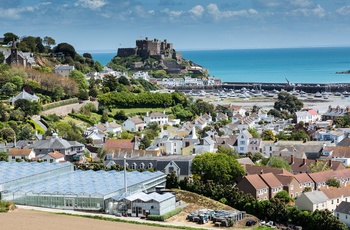 Mont Orgeuil Castle med by - Jersey