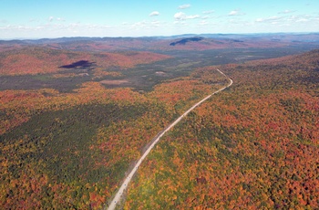 Vej genne Mont-Tremblant National Park i Quebec - Canada