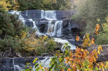 Ét af mange vandfald i Mont-Tremblant National Park i Quebec - Canada