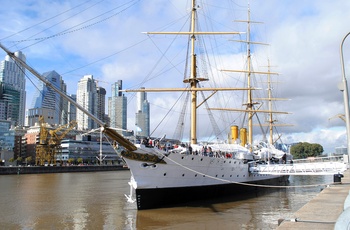Museo Fregat ARA Presidente Sarmiento i Buenos Aires, Argentina - Foto:  Hector Salinas, Unsplash