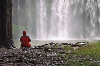 Fotograf foran vandfaldet Whangarei Falls, New Zealands Nordø