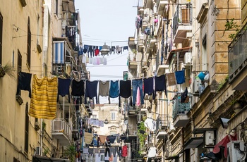 Typisk gade i Napoli