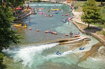 Baderinge og kajakker på Guadalupe- eller Comal floden i New Braunfels, Texas - Foto: New Braunfels Chamber