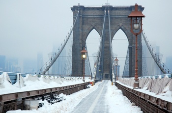 Brooklyn Bridge i vinterklæder, New York