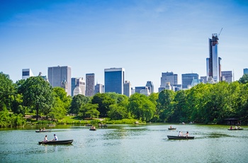 Lej en robåd og sejl en lille tur på søen i Central Park, New York
