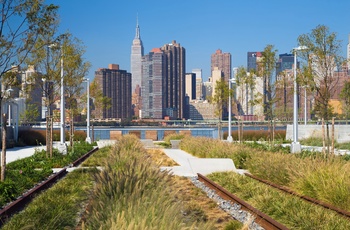 Gantry Plaza State Park i Long Island City med udsigt til New Yorks skyline