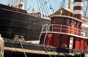 Gamle både ved South Street Seaport, New York