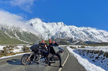 På Harley Davidson motorcykel i New Zealand