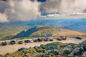 Parkeringsplads tæt på toppen af Mount Washington i New Hampshire, USA