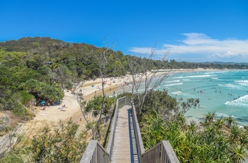 Udsigt til sandstrand ved Byron Bay, New South Wales i Australien