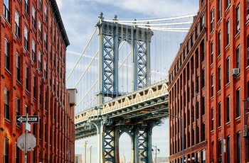 Manhattan Bridge og Empire State Building i baggrunden, New York