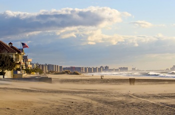 Aftensstemning  ved Rockaways Beach i Queens, New York City i USA