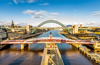 Broer over floden Tyne i Newcastle, England