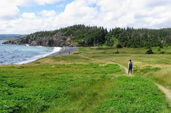 Hikere langs Newfoundland kyst på Skerwink Trail, Canada
