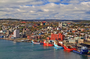 Havnen, kirke og The Rooms - kulturcenter og museum i St John´s, Newfoundland i Canada