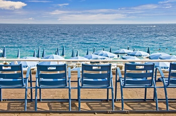 Strandstole langs Promenade des Anglais i Nice, Frankrig