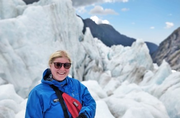 Nicoline på Franz Joset gletsjeren i New Zealand - rejsespecialist i Odense
