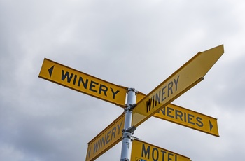 Vejskilt til vinområder og vingårde i Hawkes Bay, Nordøen - New Zealand