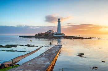 St. Mary´s fyrtårn nær Newcastle på nordøst Englands kyst