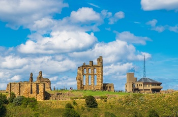 Tynemouth Priory and Castle, fæstningsruin nær Newcastle, England