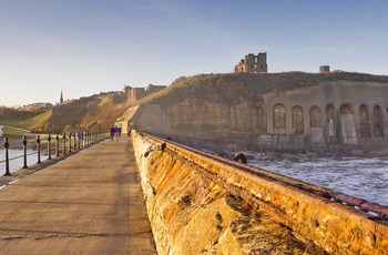 Tynemouth Priory and Castle, fæstningsruin nær Newcastle, England