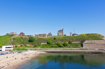 Tynemouth Priory and Castle, fæstningsruin nær Newcastle, England