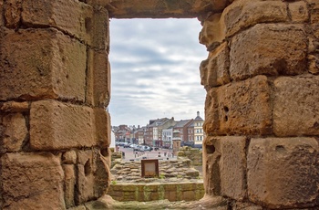 Udsigt fra Tynemouth Priory and Castle, fæstningsruin nær Newcastle, England