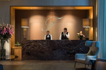 Nordirland, Belfast, Fitzwilliam Hotel - reception